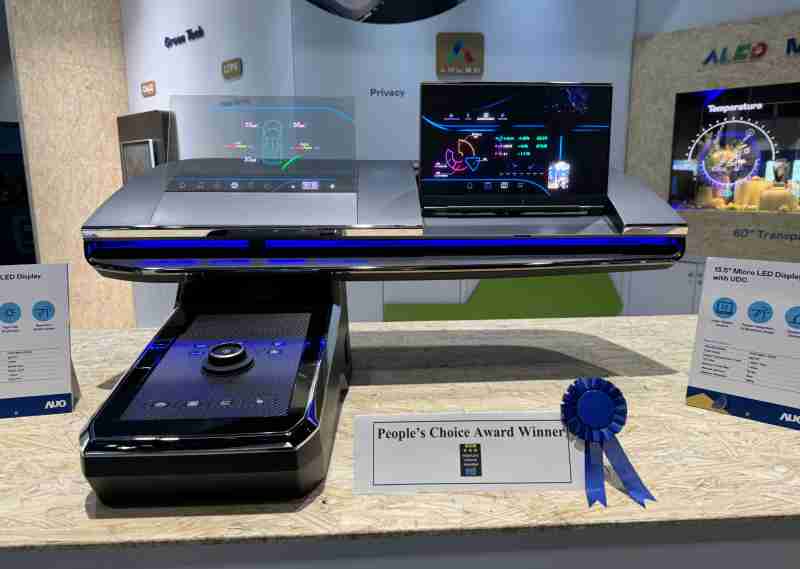 888.BY集团电子游戏车用Micro LED Display HMI解决方案获”最佳车用显示奖”，，，，以用户为中心开发，，，针对前座驾驶与乘客设计兼具娱乐与安全的高画质屏幕，，，包含车舱前座的Micro LED透明屏幕及全球首款内建镜头的智慧Micro LED显示器